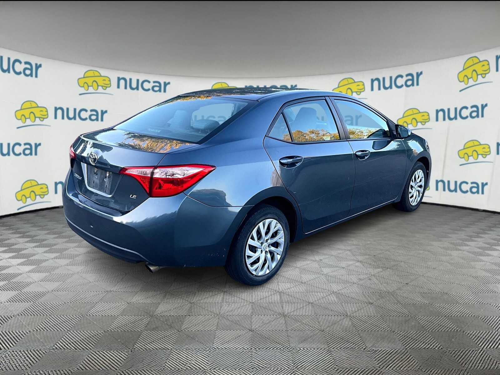 2017 Toyota Corolla LE photo 3
