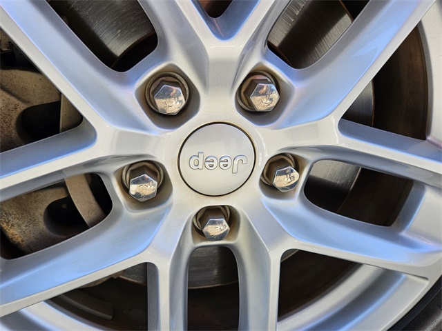 2023 Jeep Grand Cherokee Laredo photo 18