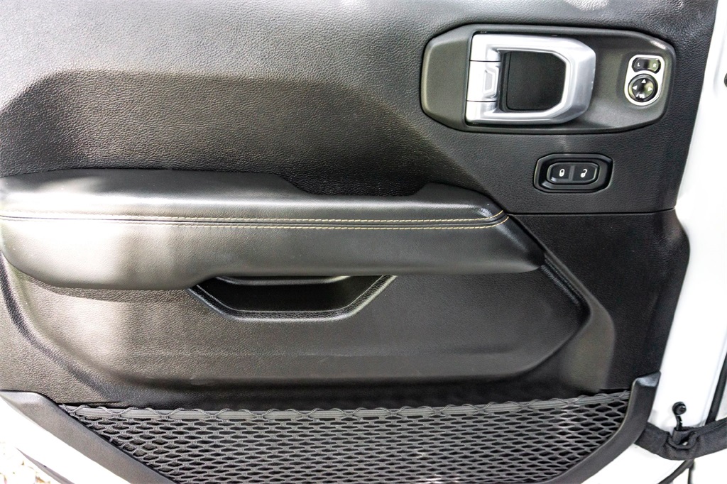 2024 Jeep Wrangler Sahara 4xe photo 10