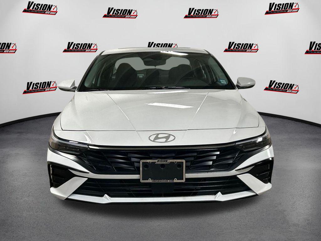 2024 Hyundai Elantra SEL Convenience photo 2