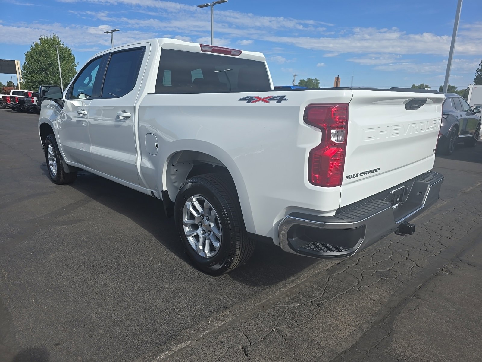 2025 Chevrolet Silverado 1500 LT photo 4