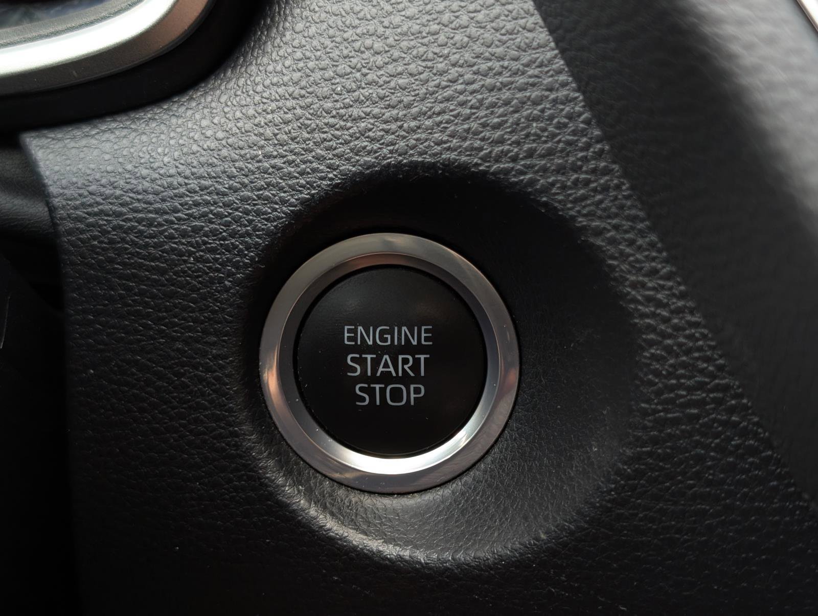 2022 Toyota Corolla Cross XLE photo 17