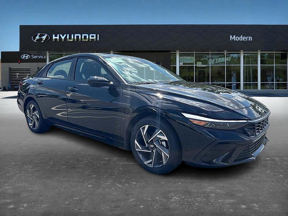 2025 Hyundai Elantra SEL Sport photo 2