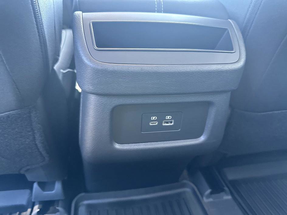 2024 Nissan Pathfinder S photo 16
