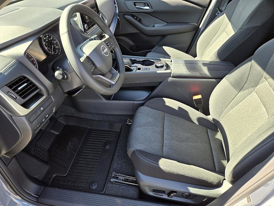 2026 Nissan Rogue SV photo 9