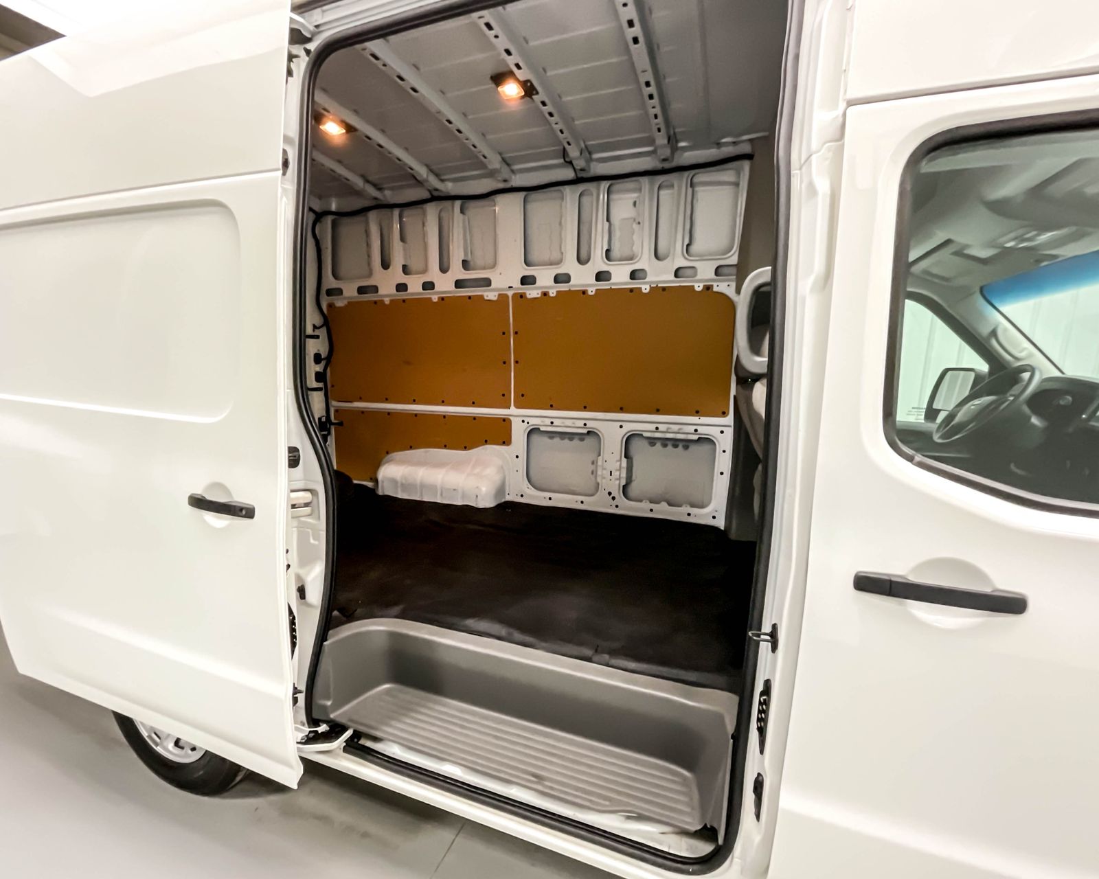 2021 Nissan NV2500 HD SV photo 14
