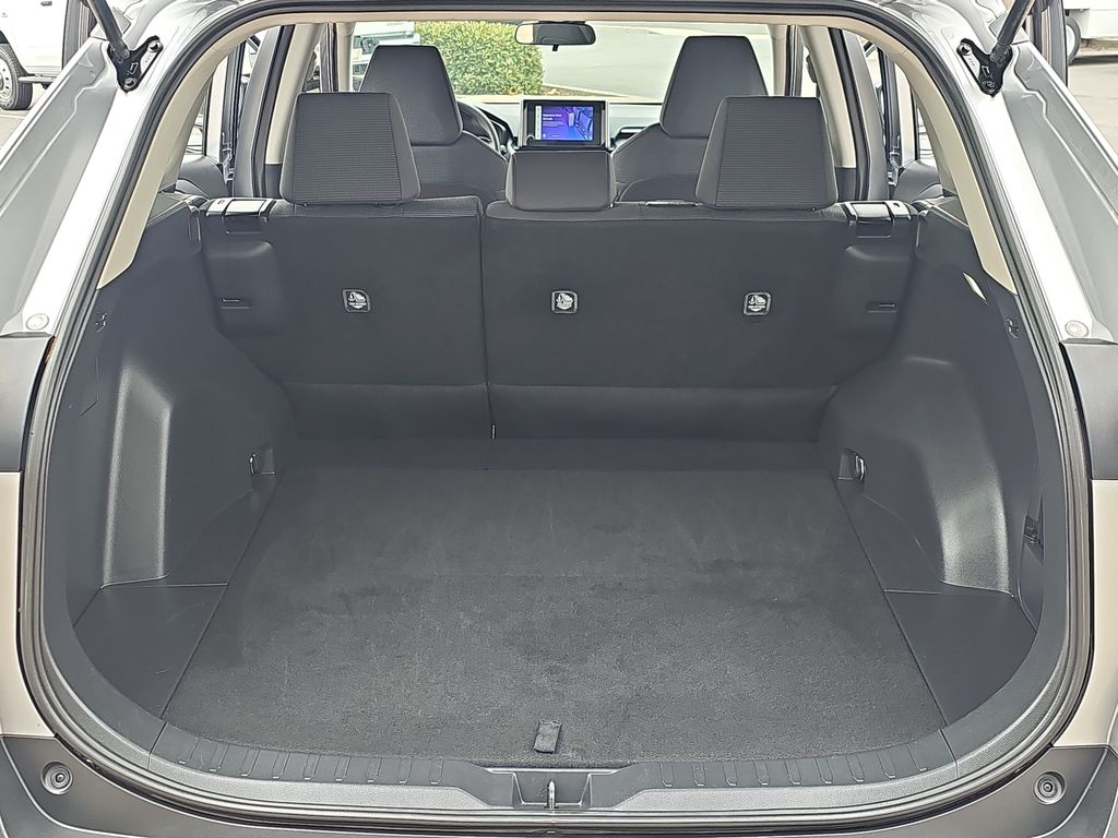 2024 Toyota RAV4 LE photo 9