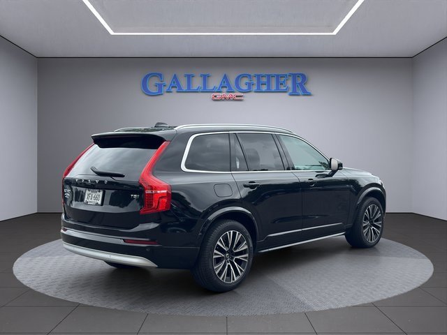 2022 Volvo XC90 T5 Momentum photo 2