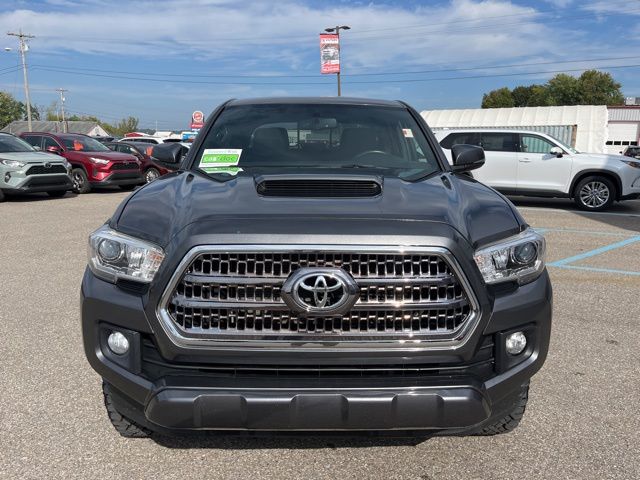 2017 Toyota Tacoma TRD Sport photo 2