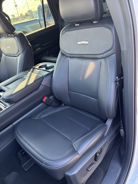 2025 Ford Expedition Platinum photo 12