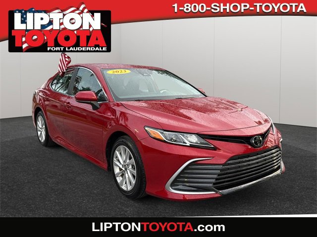2023 Toyota Camry LE's photo