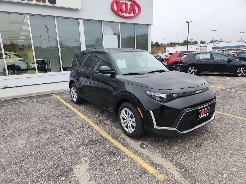 2025 Kia Soul LX's photo