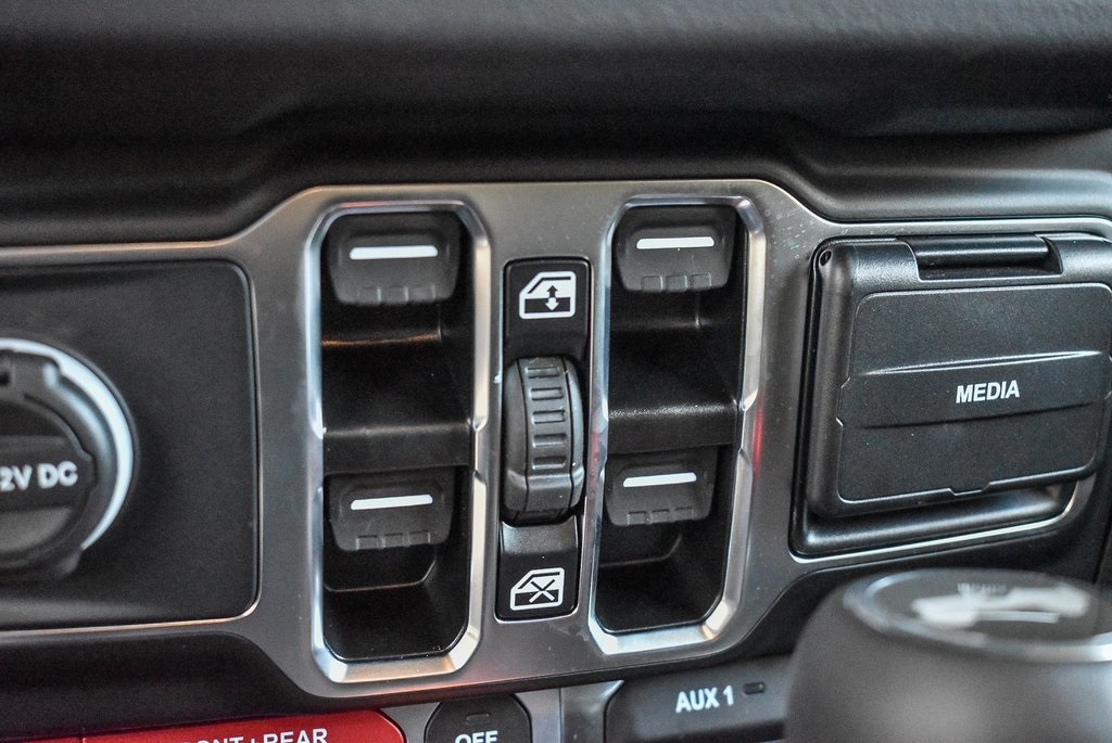 2025 Jeep Wrangler Rubicon photo 18