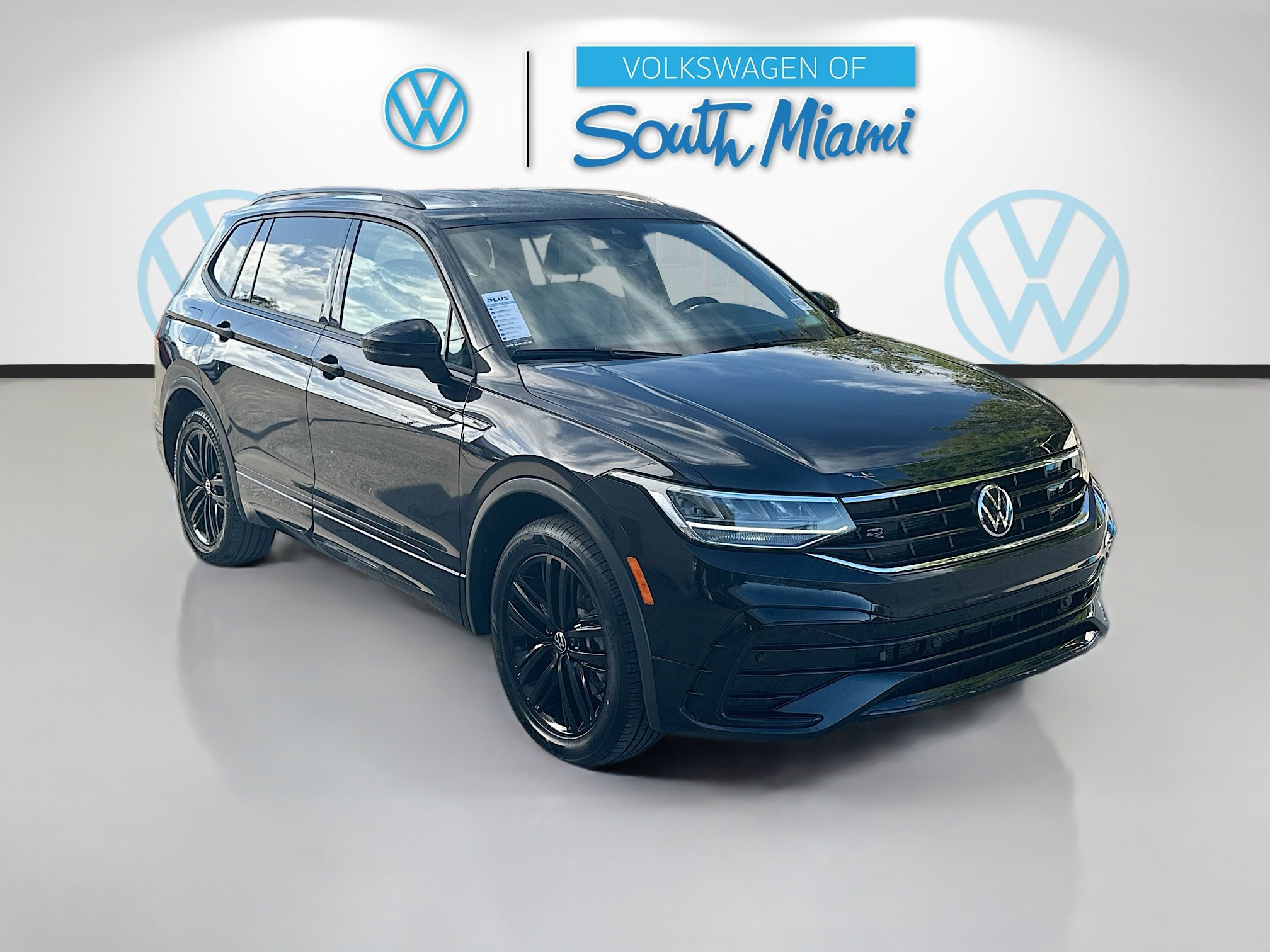 2022 Volkswagen Tiguan SE R-LINE BLACK's photo