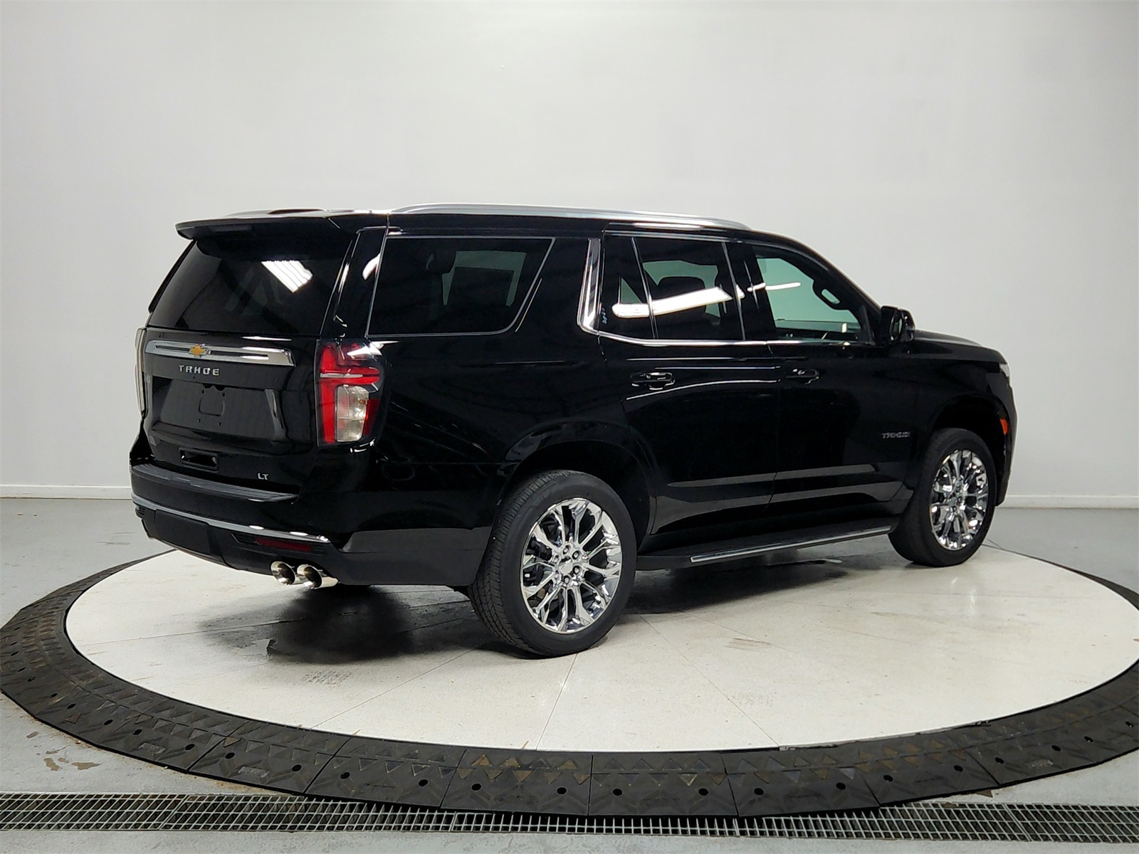 2022 Chevrolet Tahoe LT photo 3
