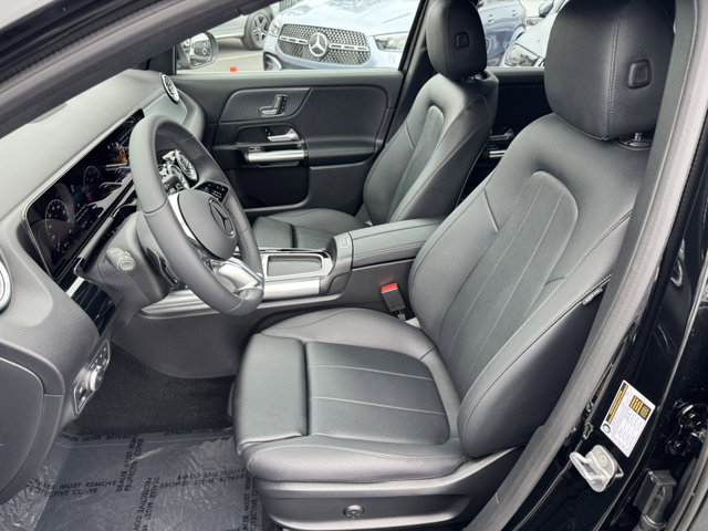 2025 Mercedes Benz GLA 250 photo 2