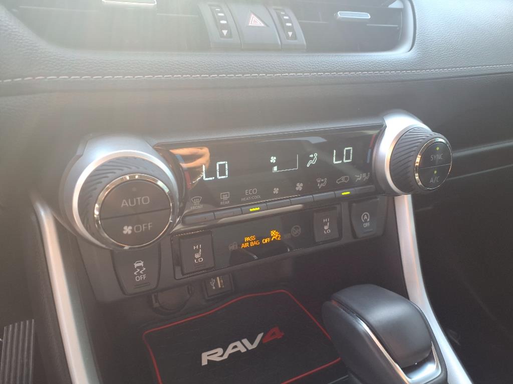 2023 Toyota RAV4 XLE Premium photo 15