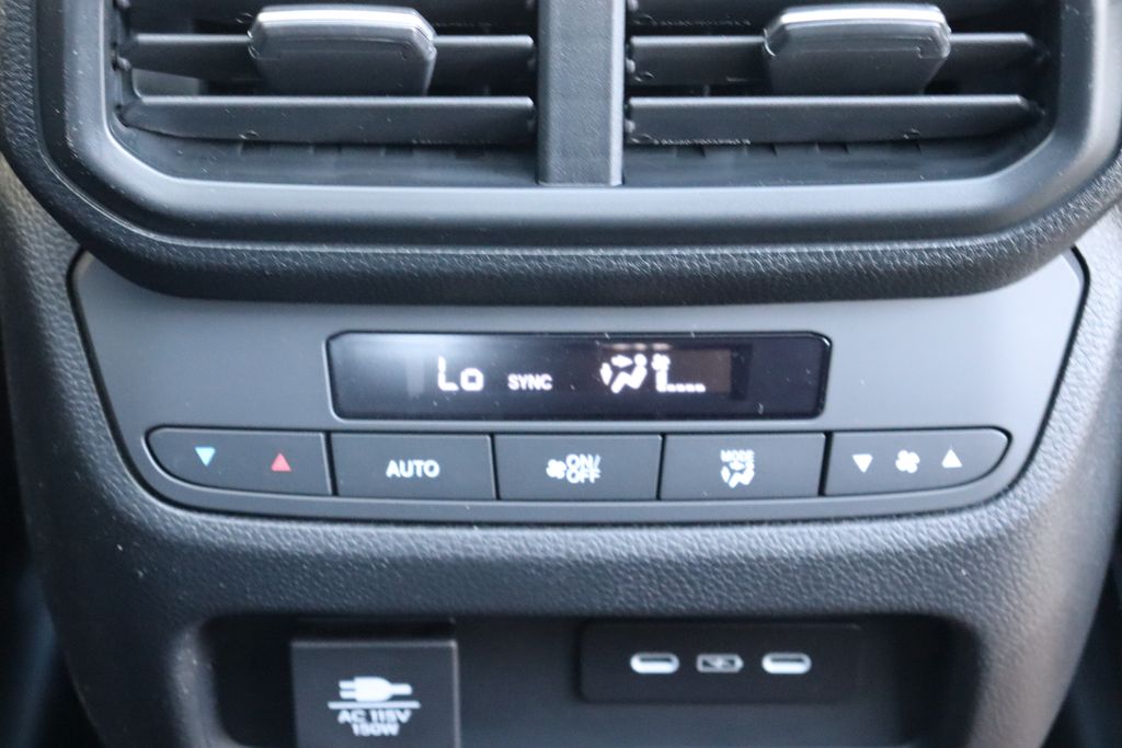 2025 Honda Pilot TrailSport photo 18