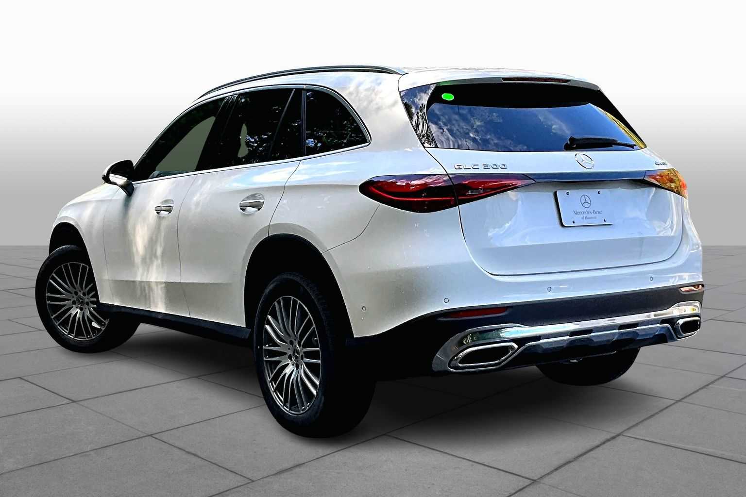 2026 Mercedes Benz GLC 300 4MATIC photo 4