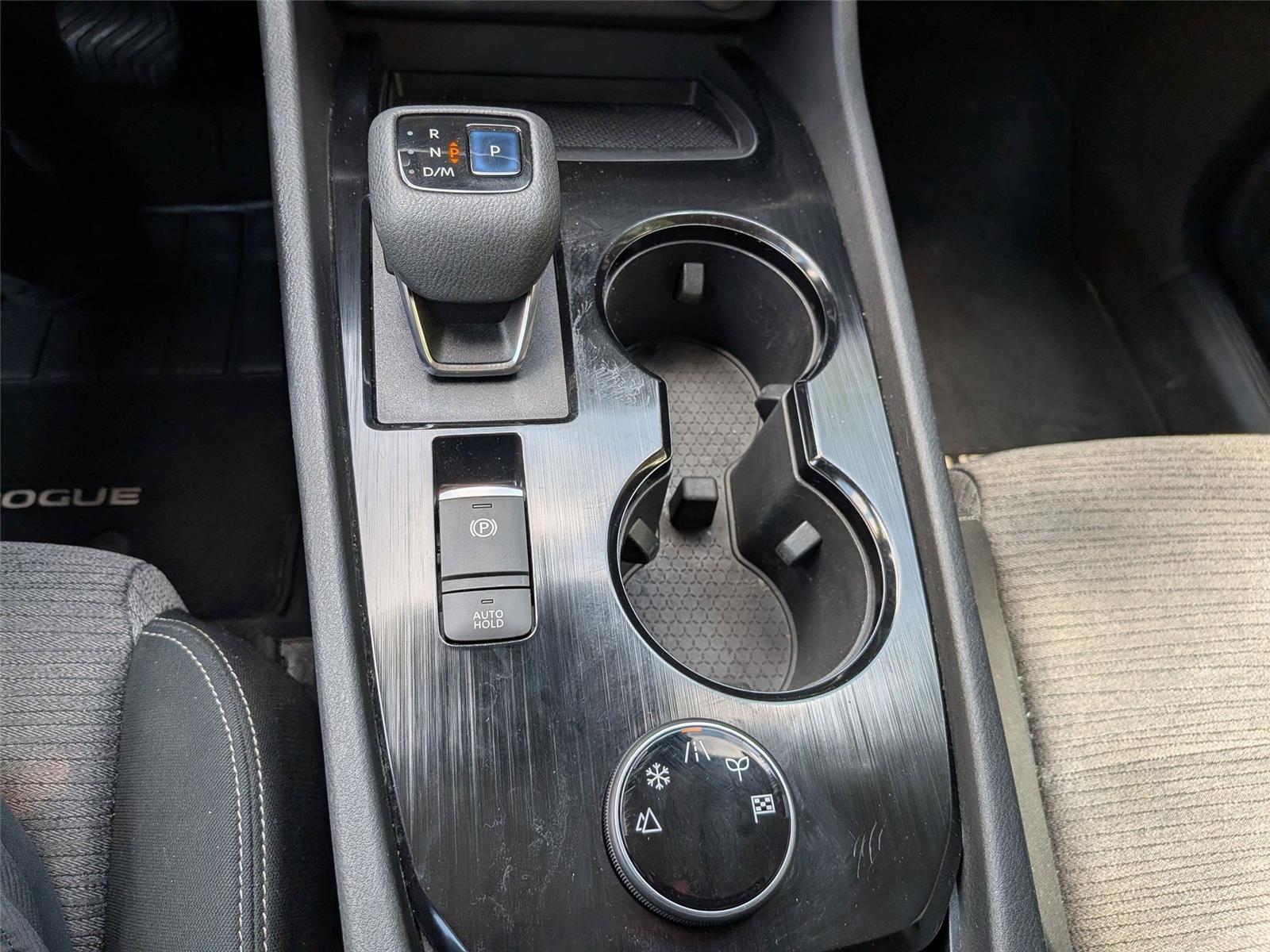 2022 Nissan Rogue SV photo 22