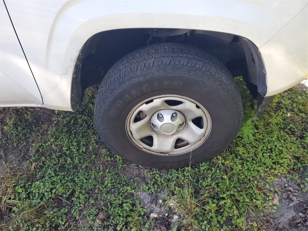 2019 Toyota Tacoma SR5 photo 2