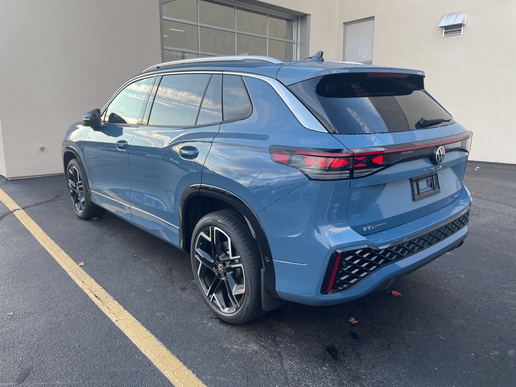 2026 Volkswagen Tiguan SEL R-Line photo 4