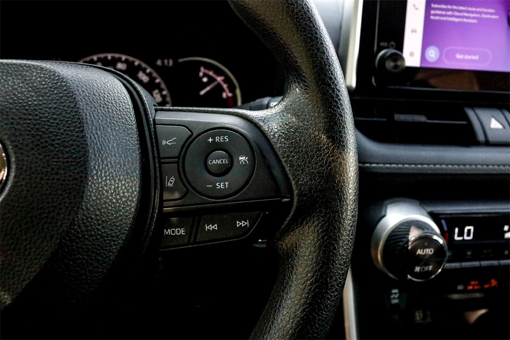 2024 Toyota RAV4 XLE photo 17