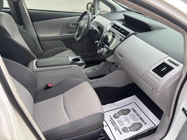 2017 Toyota Prius V Two photo 10