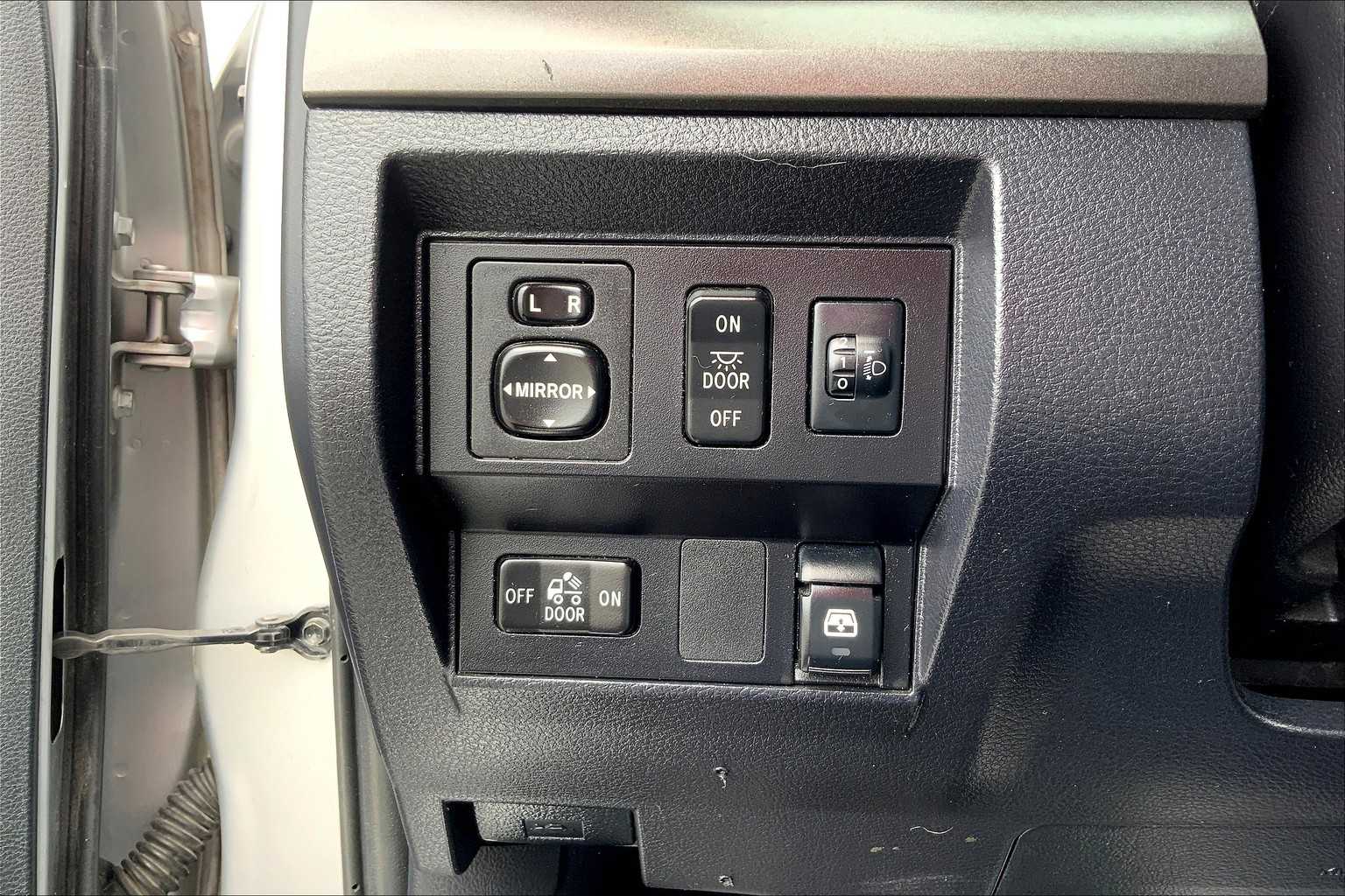 2017 Toyota Tundra SR5 photo 31