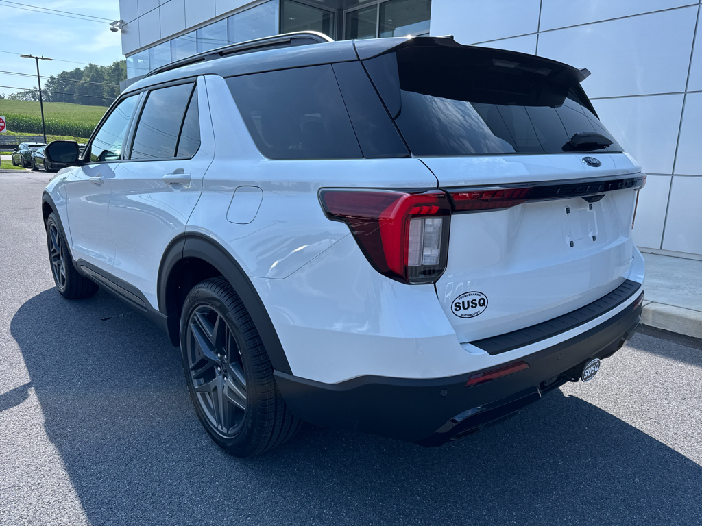 2025 Ford Explorer ST-Line photo 15