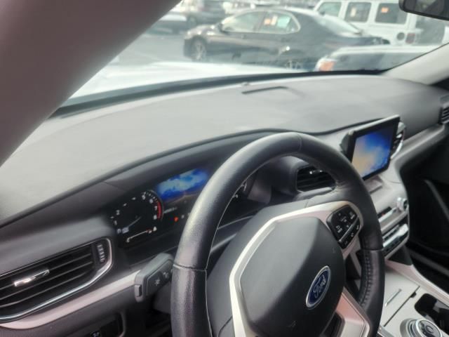 2024 Ford Explorer XLT photo 3