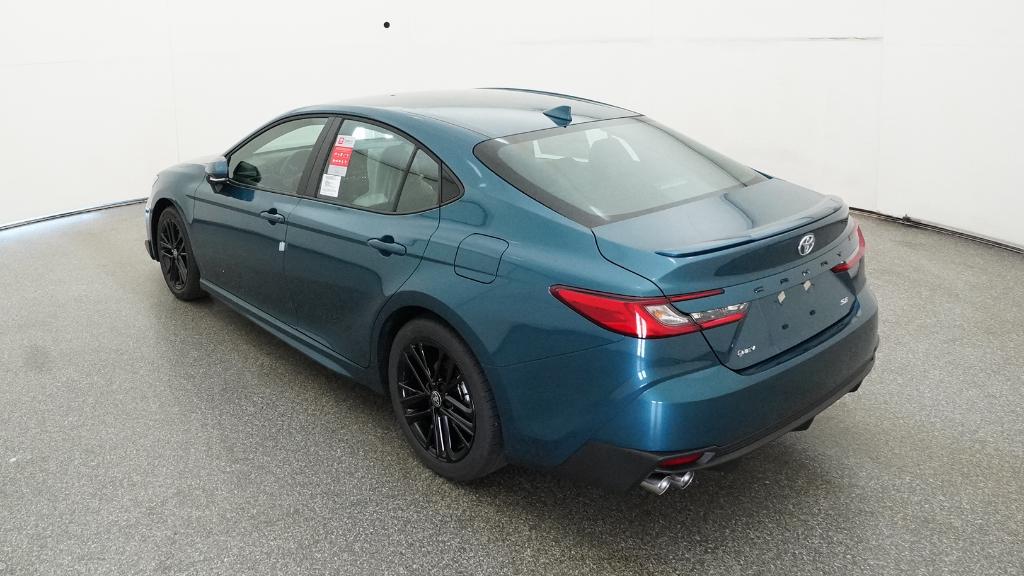 2025 Toyota Camry SE photo 13