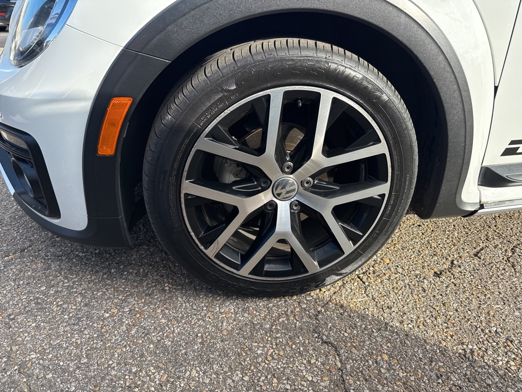 2017 Volkswagen Beetle 1.8T Dune photo 4