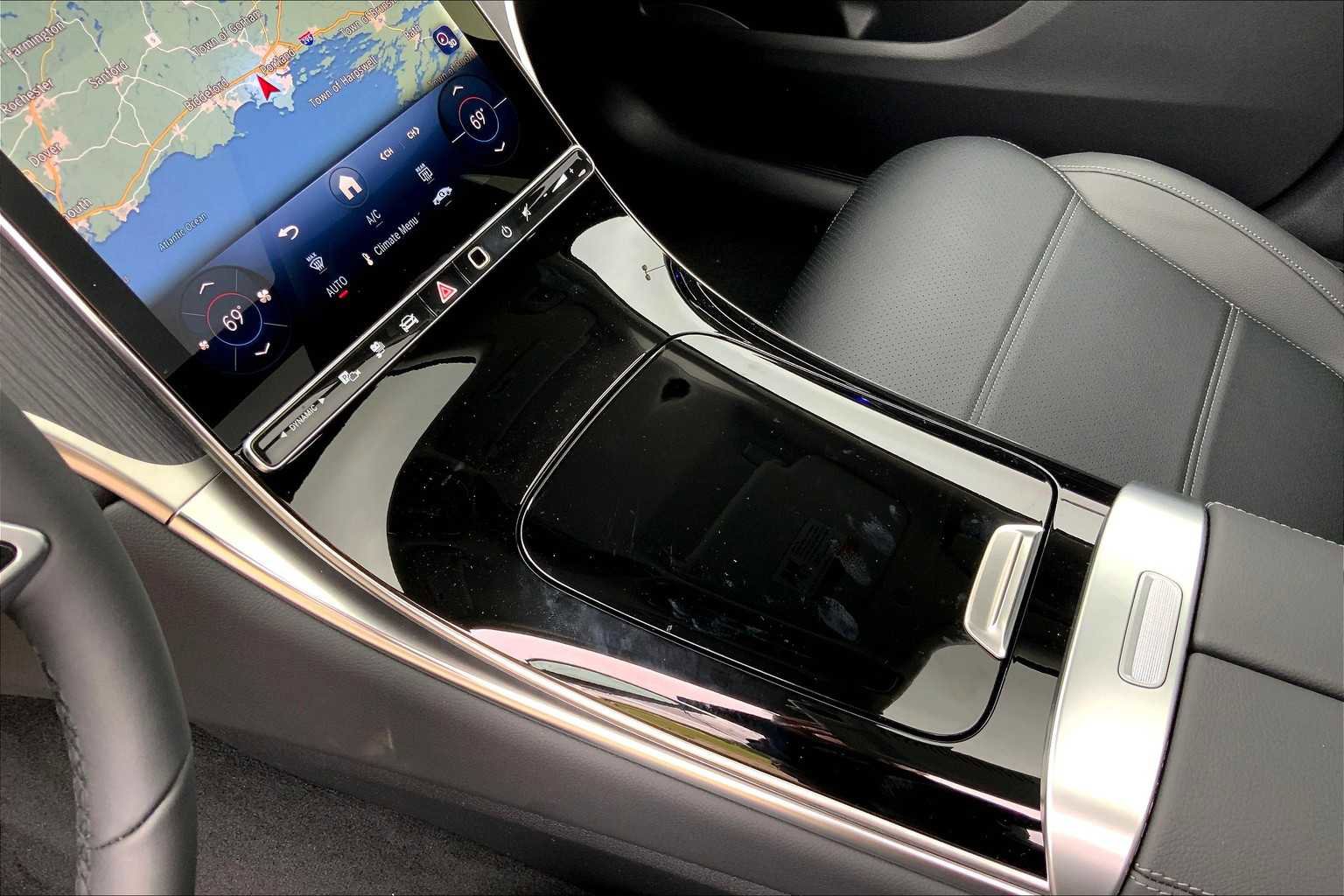2025 Mercedes Benz GLC 350e 4MATIC photo 6