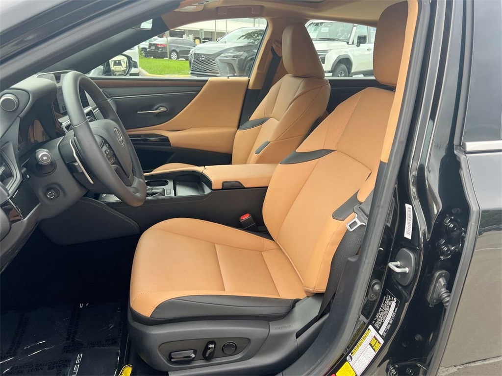 2025 Lexus ES 350 photo 11