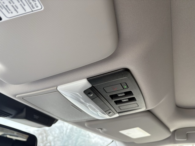 2025 Mitsubishi Outlander PHEV SE photo 22