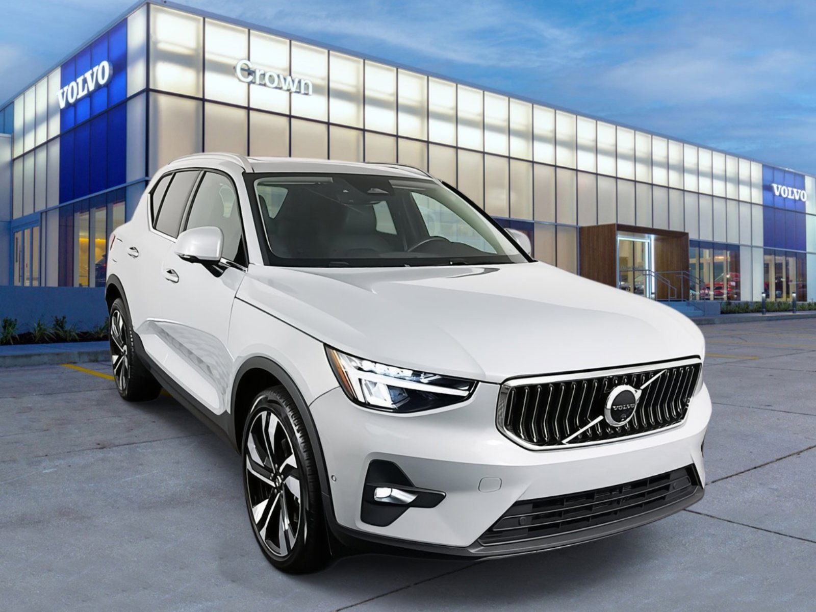 2024 Volvo XC40 Plus's photo