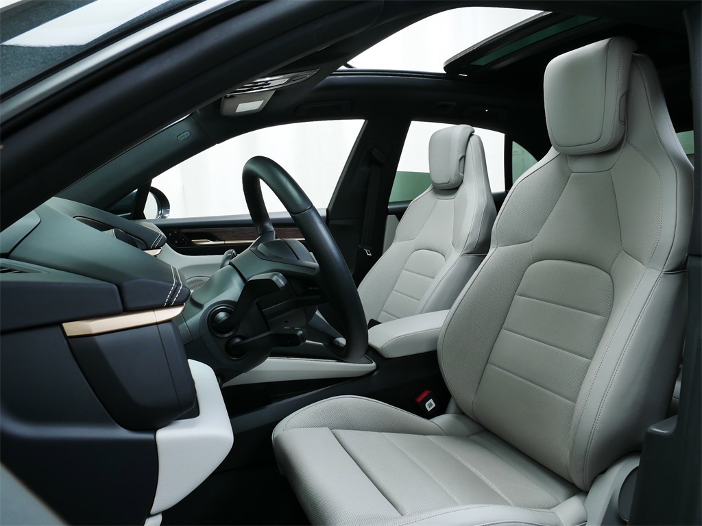 2024 Porsche Macan Electric 4 photo 4