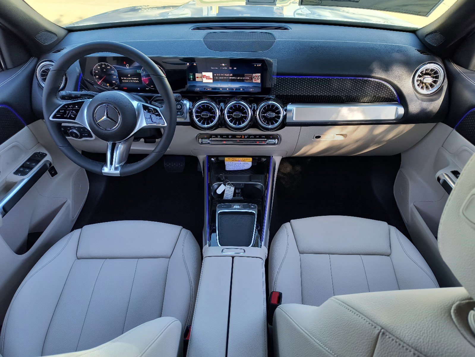 2025 Mercedes Benz GLB 250 photo 10