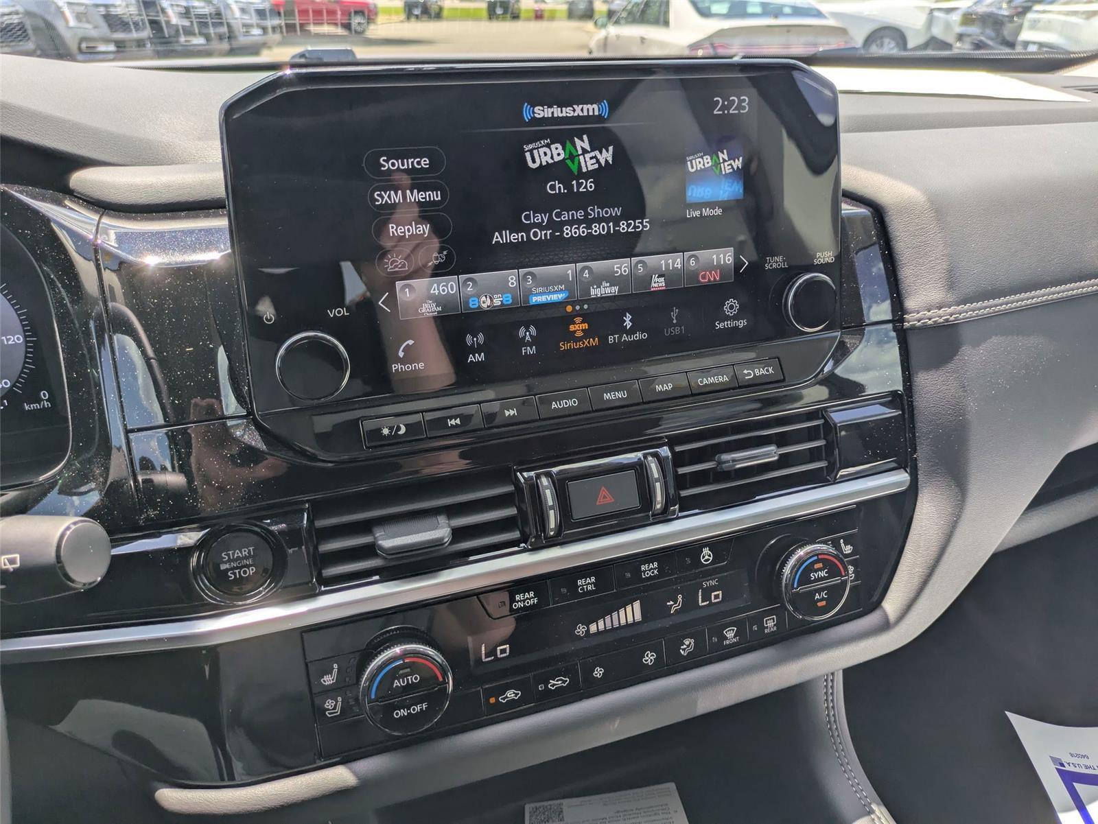 2025 Nissan Pathfinder Platinum photo 18