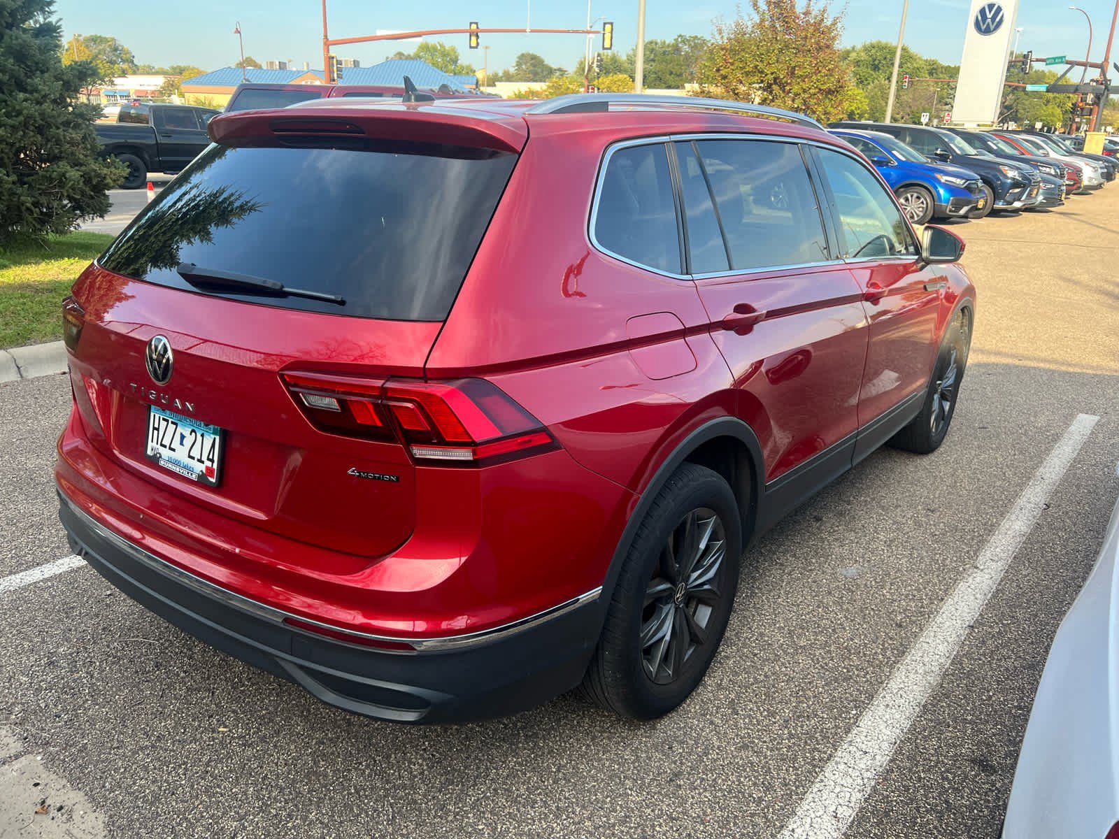 2022 Volkswagen Tiguan SE photo 3