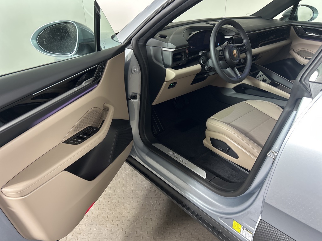 2025 Porsche Macan Electric photo 13