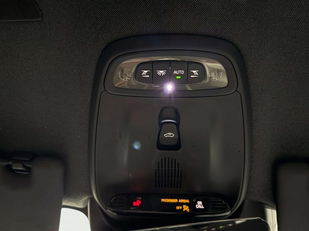 2020 Volvo XC40 T5 Inscription AWD photo 18