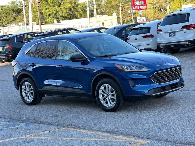 2022 Ford Escape SE photo 2