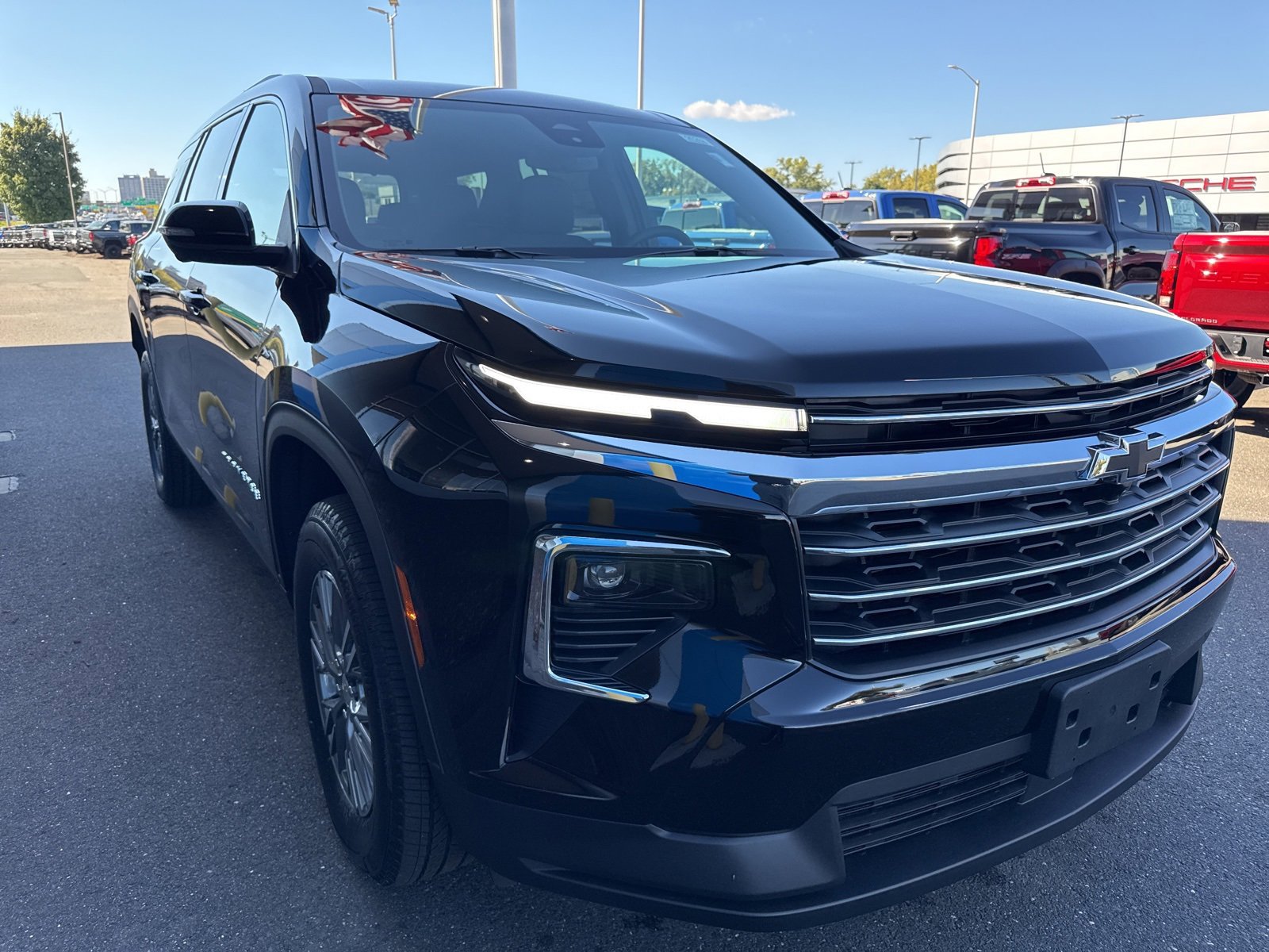 2025 Chevrolet Traverse photo 3