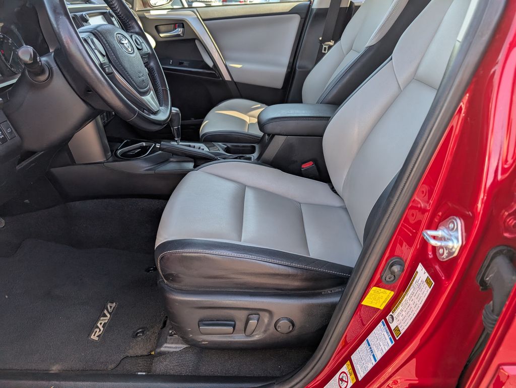 2016 Toyota RAV4 Limited photo 12