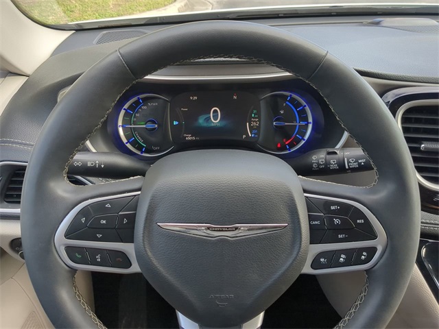 2023 Chrysler Pacifica Hybrid Touring L photo 27