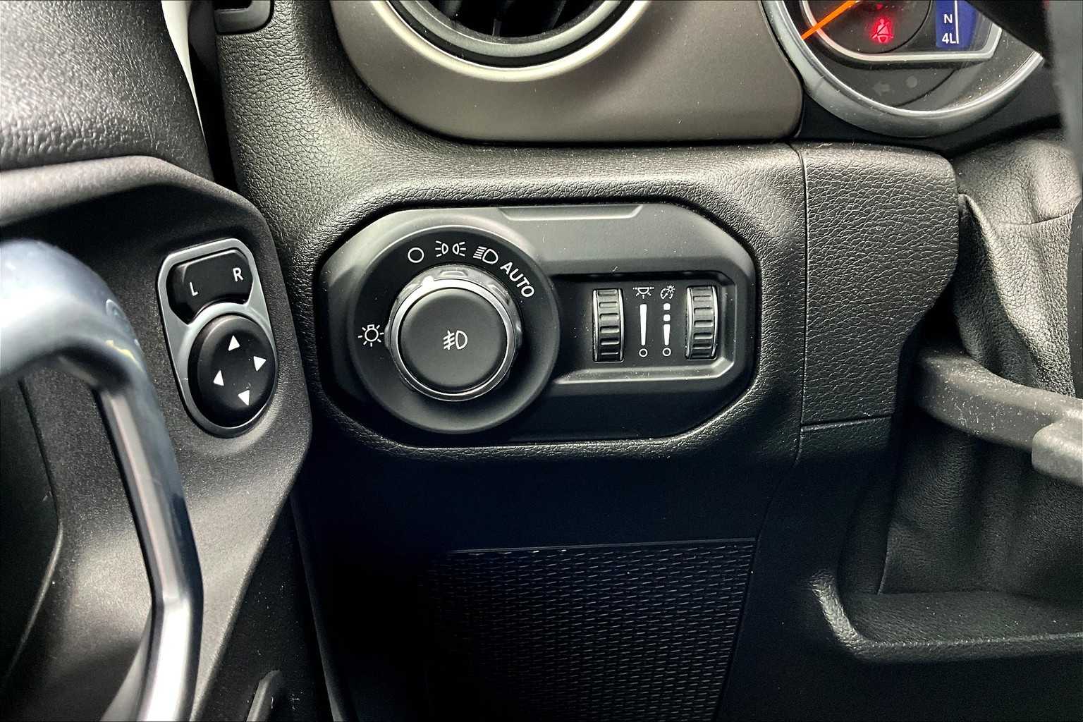2020 Jeep Wrangler Unlimited Willys photo 46