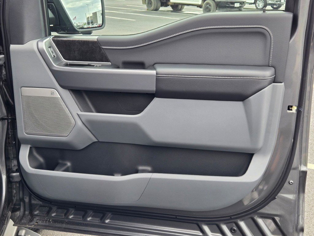 2025 Ford F-150 Lightning photo 21