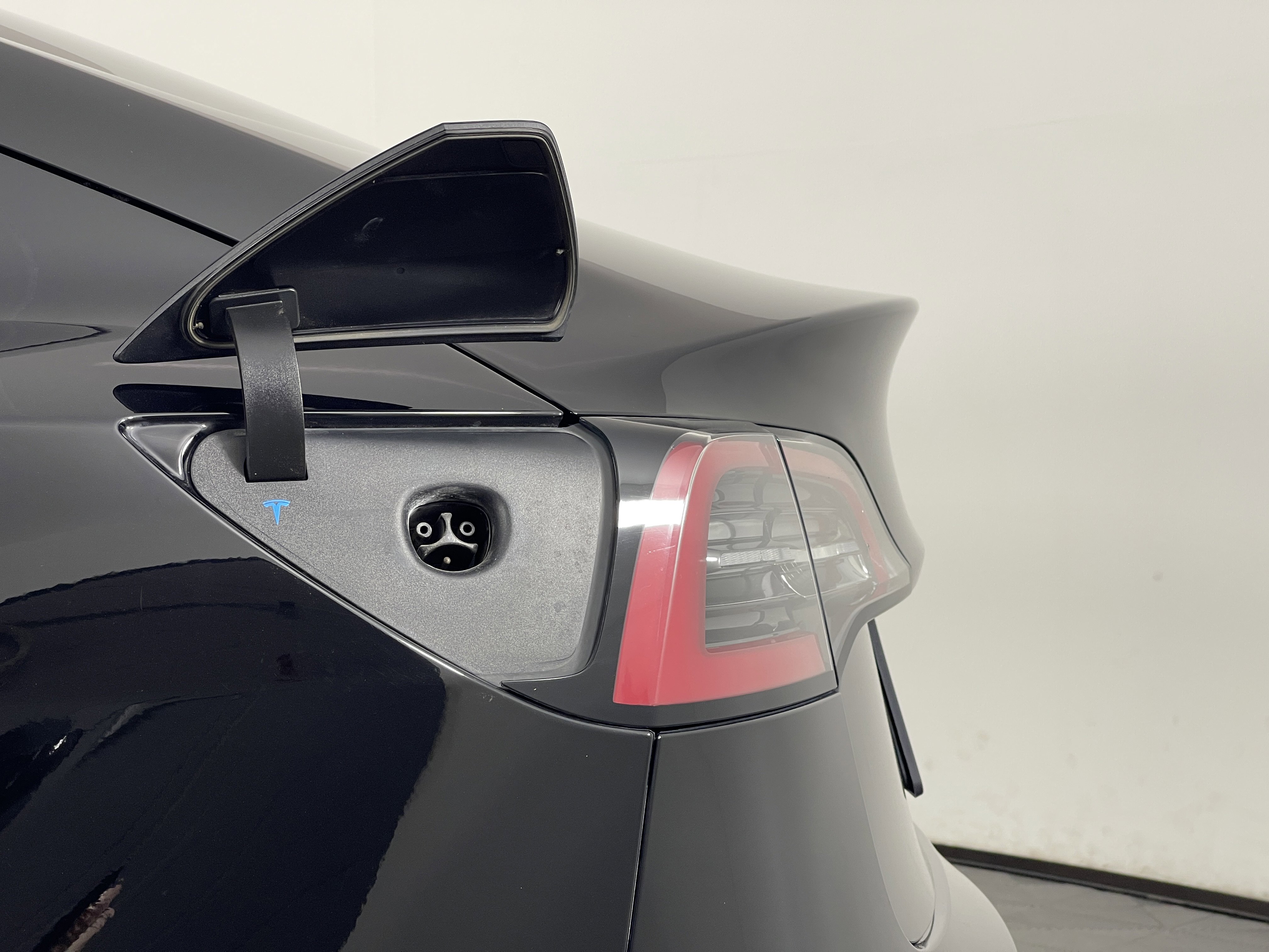 2019 Tesla Model 3 Long Range photo 2